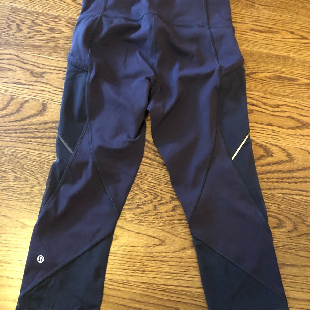 Lululemon cropped size 6 leggings.
